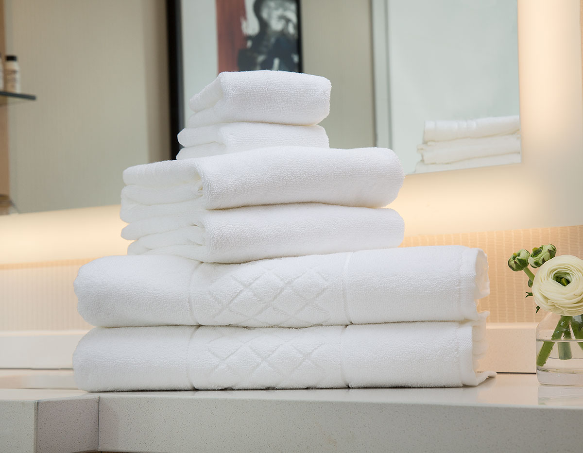 https://www.luxurycollectionstore.com/images/products/xlrg/luxury-collection-bath-towel-set-LUX-320-01-SET-BT-WH_xlrg.jpg